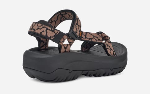 Teva“厚底”ユニセックスサンダル「ハリケーン XLT 2 アンプ